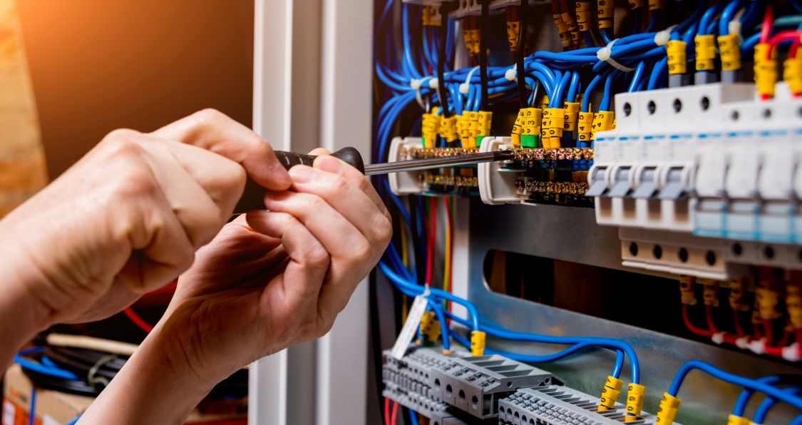 Hausse des tarifs d’électricité au 1er août : ce que cela change si vous vivez en copropriété ou chauffez votre logement à l’électricité